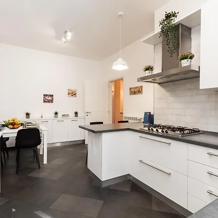 -quadrilocale In Centro-vicino Apartment