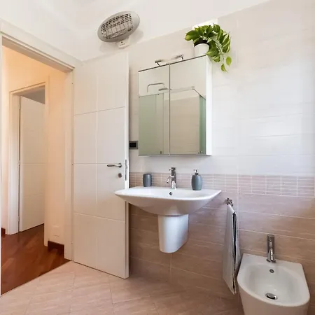 -quadrilocale In Centro-vicino Apartment