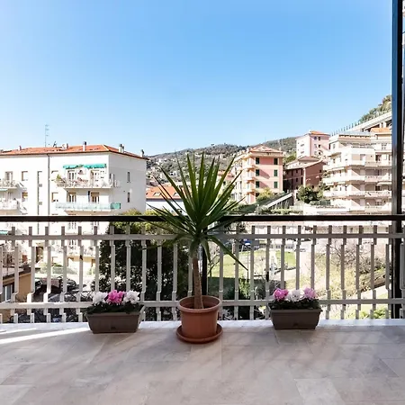 Apartment -quadrilocale In Centro-vicino Varazze