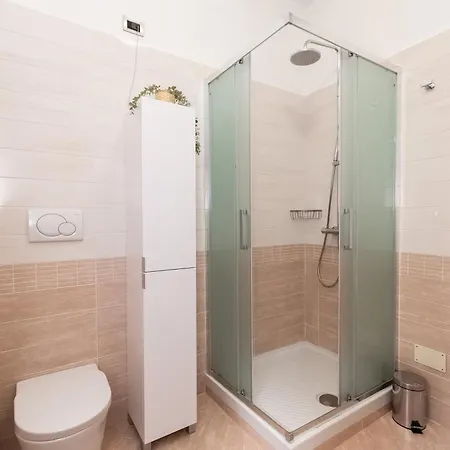 -quadrilocale In Centro-vicino Apartment