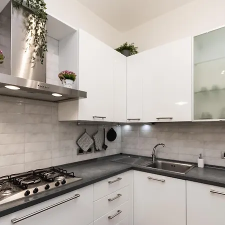 Apartament -quadrilocale In Centro-vicino