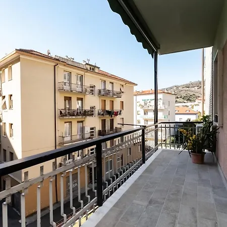 -quadrilocale In Centro-vicino Varazze