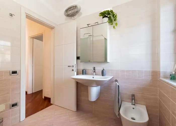 -quadrilocale In Centro-vicino 아파트